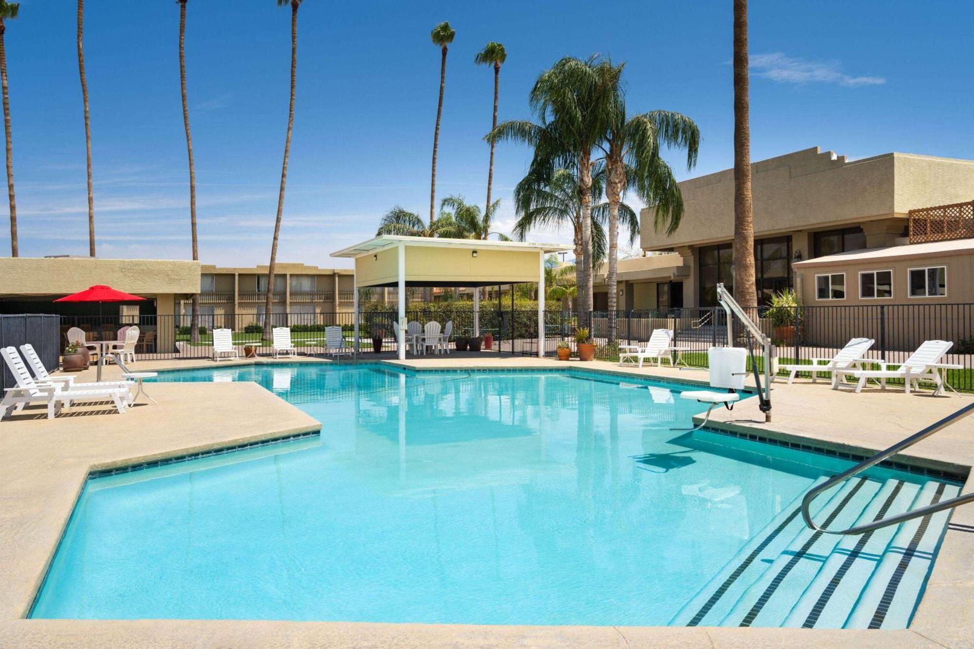 Hotel Ramada By Wyndham Tucson Exteriér fotografie