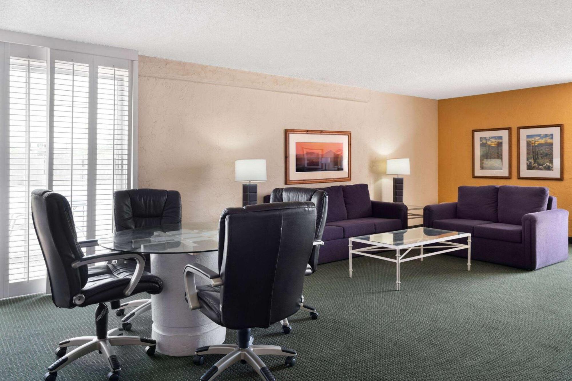 Hotel Ramada By Wyndham Tucson Exteriér fotografie