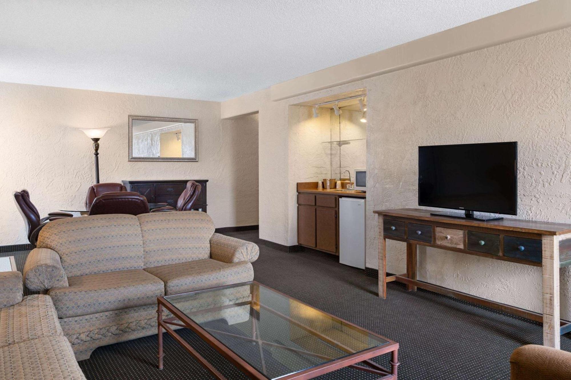 Hotel Ramada By Wyndham Tucson Exteriér fotografie